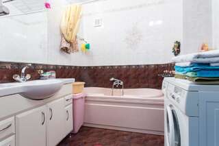 Апартаменты Apartment in the center of Kharkiv Харьков Апартаменты с 3 спальнями-11